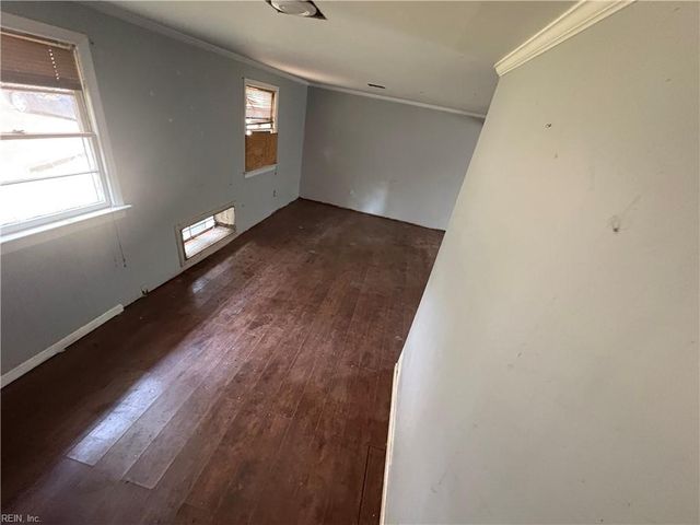 939 Coachpoint RD, Hartfield, VA 23071