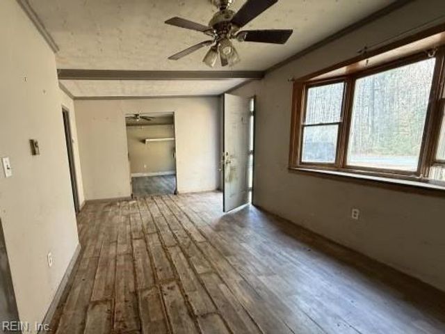 939 Coachpoint RD, Hartfield, VA 23071