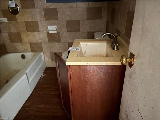 939 Coachpoint RD, Hartfield, VA 23071