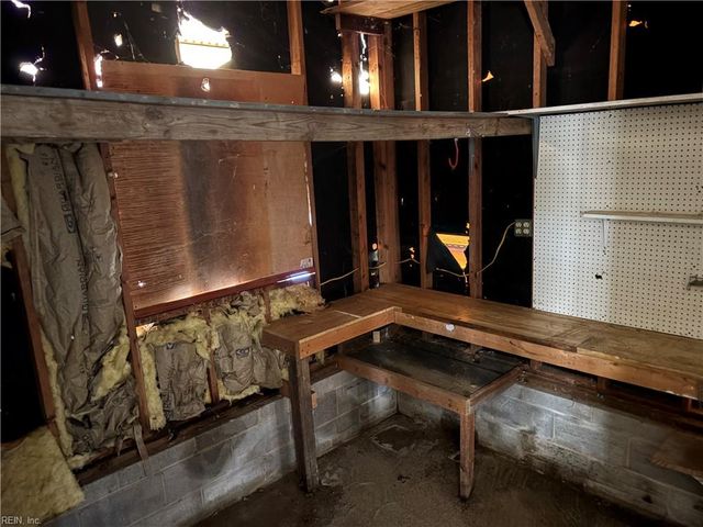 939 Coachpoint RD, Hartfield, VA 23071