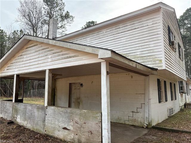 939 Coachpoint RD, Hartfield, VA 23071