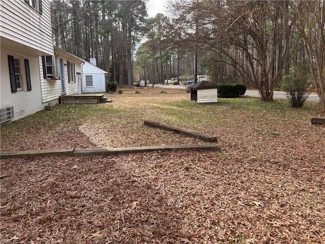 939 Coachpoint RD, Hartfield, VA 23071