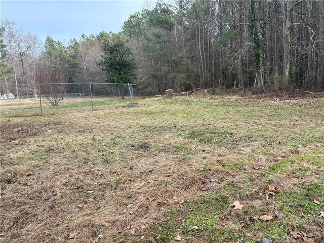 939 Coachpoint RD, Hartfield, VA 23071