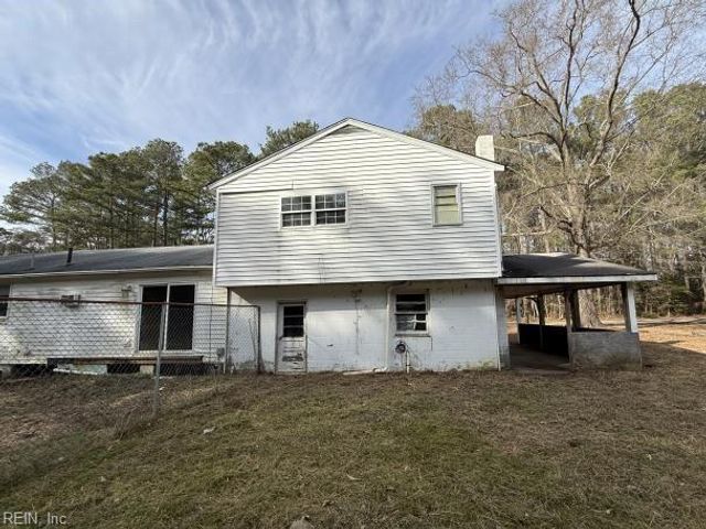 939 Coachpoint RD, Hartfield, VA 23071