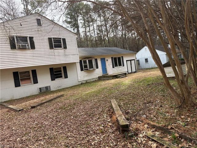 939 Coachpoint RD, Hartfield, VA 23071