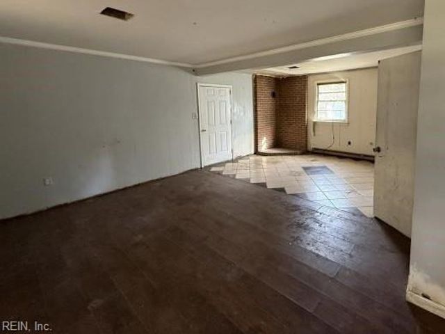 939 Coachpoint RD, Hartfield, VA 23071