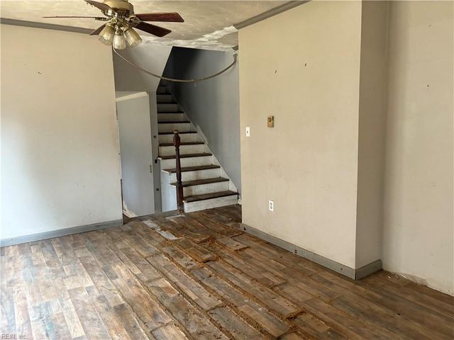 939 Coachpoint RD, Hartfield, VA 23071