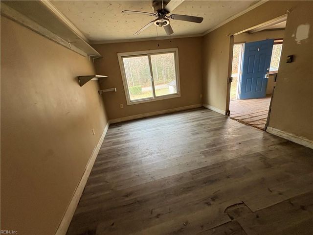 939 Coachpoint RD, Hartfield, VA 23071