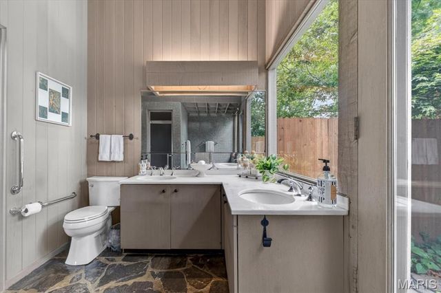 50 Creekwood Lane, St Louis, MO 63124