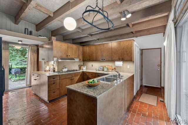 50 Creekwood Lane, St Louis, MO 63124