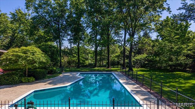 50 Creekwood Lane, St Louis, MO 63124