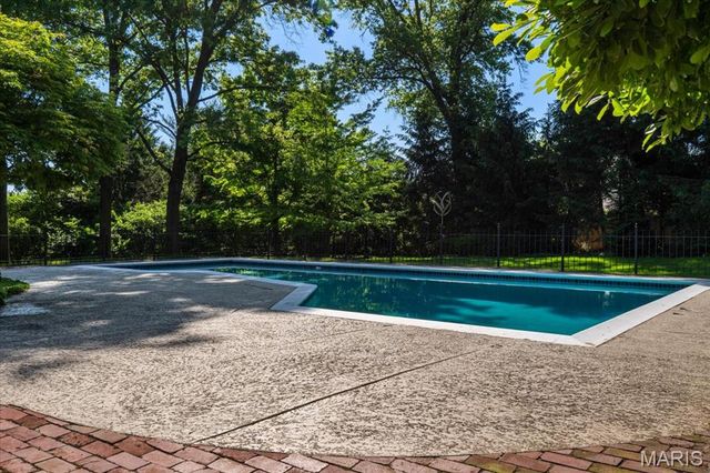 50 Creekwood Lane, St Louis, MO 63124