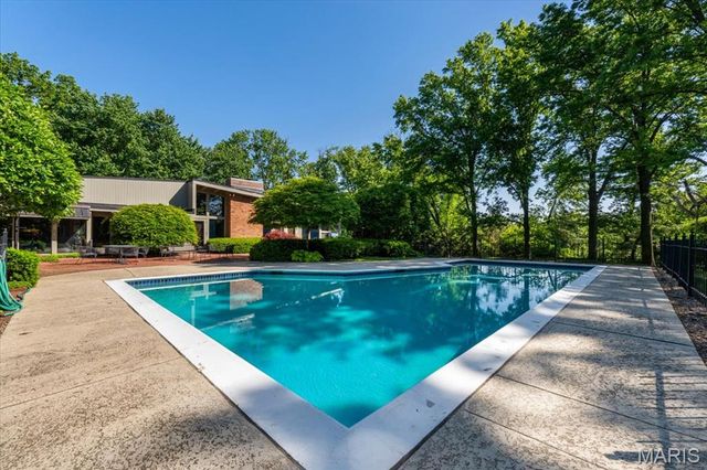 50 Creekwood Lane, St Louis, MO 63124