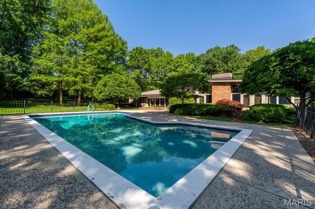 50 Creekwood Lane, St Louis, MO 63124