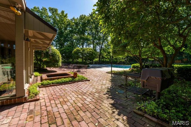 50 Creekwood Lane, St Louis, MO 63124