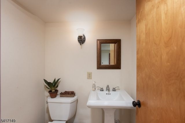 4 Greenbrier Rd, Green Brook Twp., NJ 08812