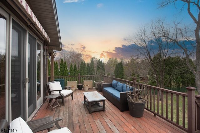 4 Greenbrier Rd, Green Brook Twp., NJ 08812