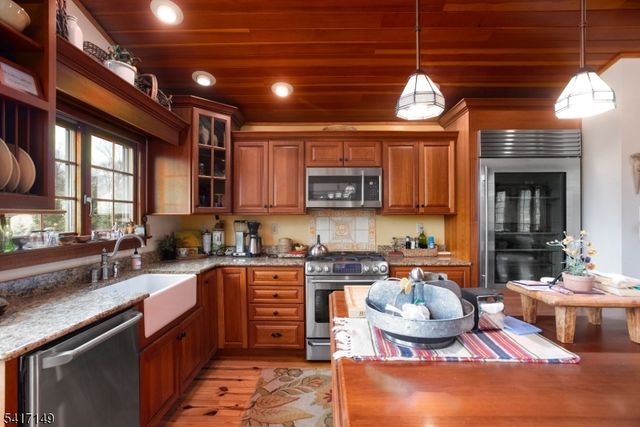 4 Greenbrier Rd, Green Brook Twp., NJ 08812