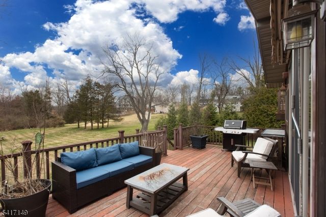 4 Greenbrier Rd, Green Brook Twp., NJ 08812