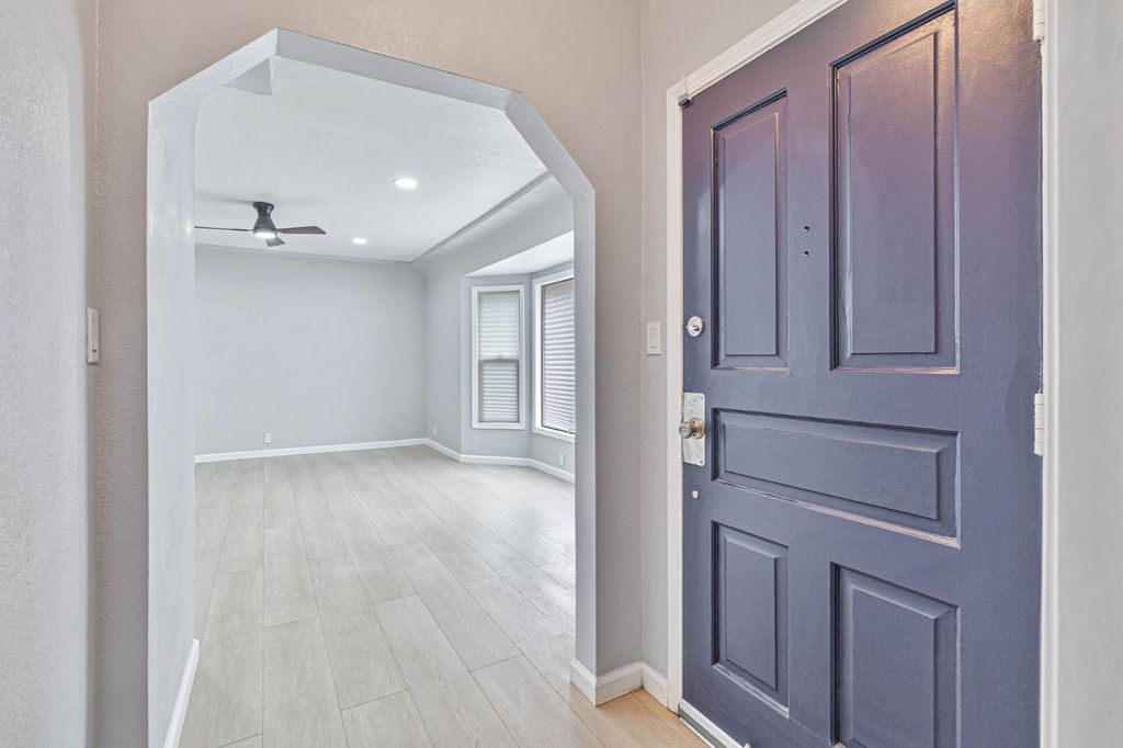 Image 10 of property listing at 934 W Terrace Avenue, Fresno, CA 93705