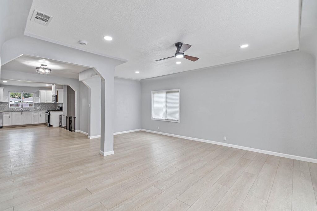 Image 11 of property listing at 934 W Terrace Avenue, Fresno, CA 93705