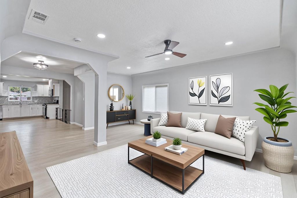 Image 12 of property listing at 934 W Terrace Avenue, Fresno, CA 93705