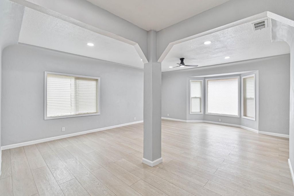 Image 15 of property listing at 934 W Terrace Avenue, Fresno, CA 93705