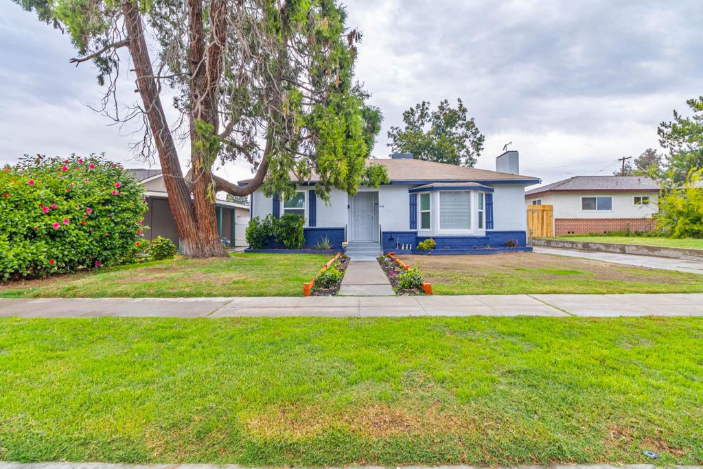 Image 2 of property listing at 934 W Terrace Avenue, Fresno, CA 93705
