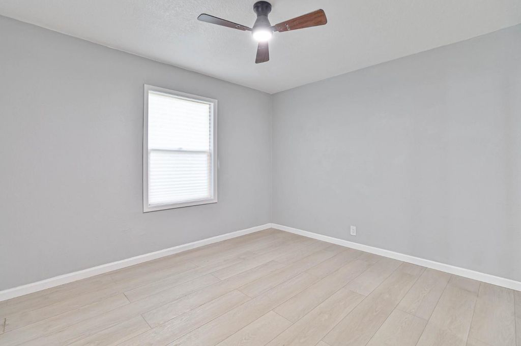 Image 22 of property listing at 934 W Terrace Avenue, Fresno, CA 93705