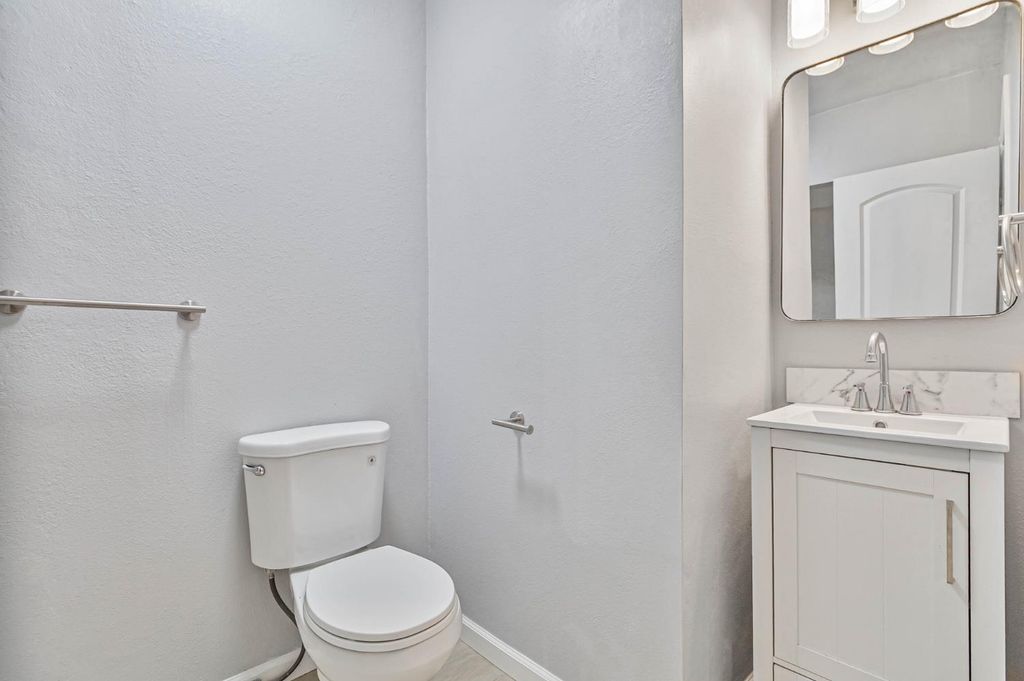 Image 25 of property listing at 934 W Terrace Avenue, Fresno, CA 93705