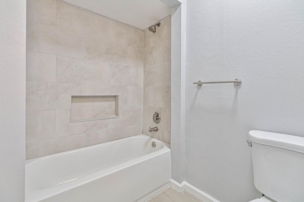 Image 26 of property listing at 934 W Terrace Avenue, Fresno, CA 93705