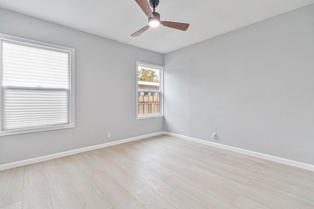 Image 28 of property listing at 934 W Terrace Avenue, Fresno, CA 93705