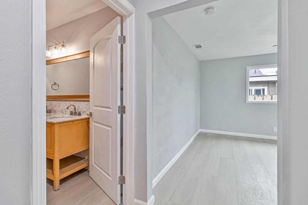 Image 30 of property listing at 934 W Terrace Avenue, Fresno, CA 93705