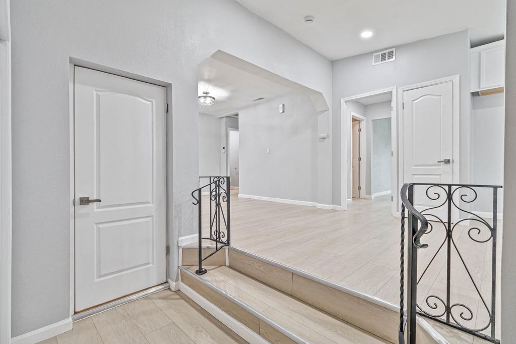 Image 35 of property listing at 934 W Terrace Avenue, Fresno, CA 93705