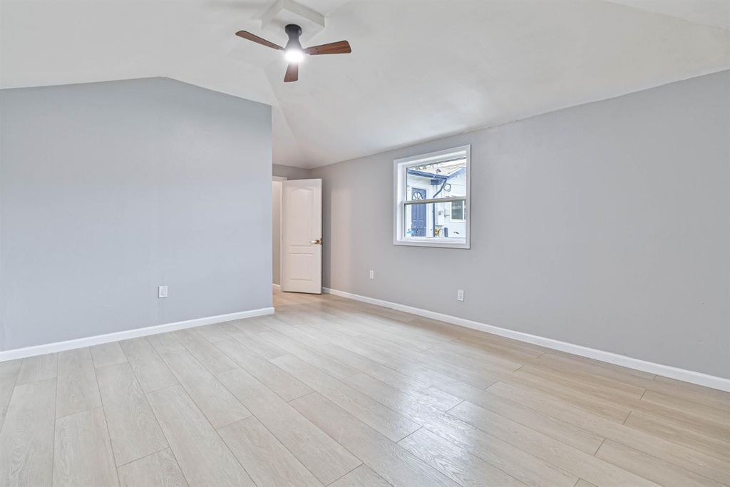 Image 41 of property listing at 934 W Terrace Avenue, Fresno, CA 93705