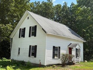 303 Ponakin Rd, Lancaster, MA 01523