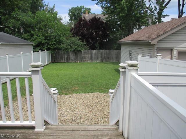 326 E Wilson Avenue, Girard, OH 44420