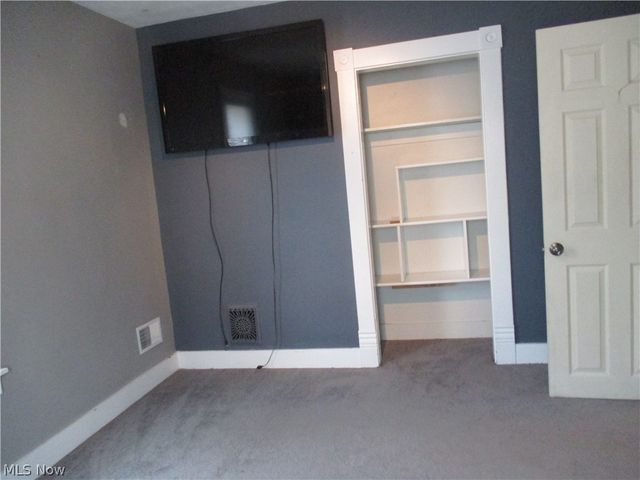 326 E Wilson Avenue, Girard, OH 44420