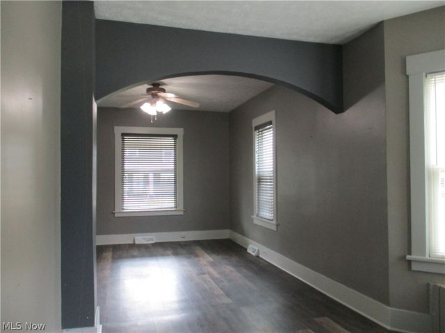 326 E Wilson Avenue, Girard, OH 44420
