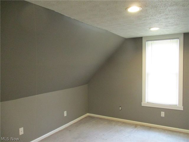 326 E Wilson Avenue, Girard, OH 44420