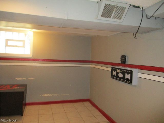 326 E Wilson Avenue, Girard, OH 44420