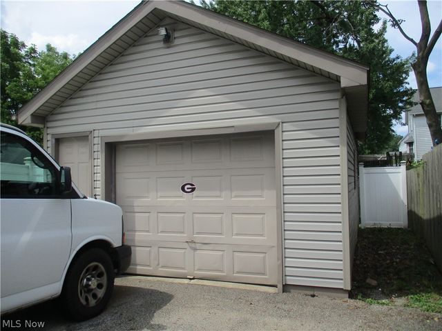 326 E Wilson Avenue, Girard, OH 44420
