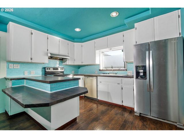 1885 4TH St Ne, Salem, OR 97301