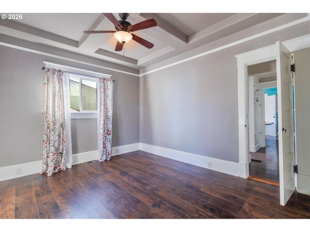 1885 4TH St Ne, Salem, OR 97301