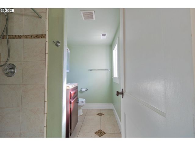 1885 4TH St Ne, Salem, OR 97301