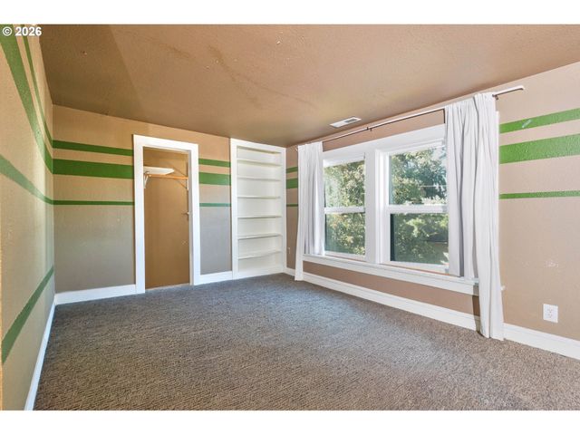 1885 4TH St Ne, Salem, OR 97301