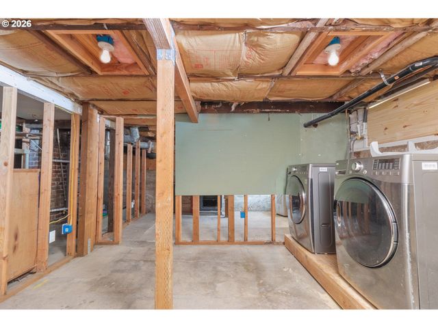 1885 4TH St Ne, Salem, OR 97301