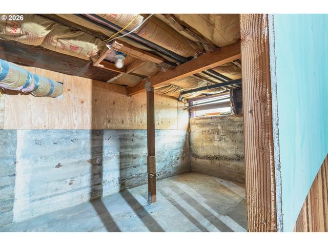 1885 4TH St Ne, Salem, OR 97301