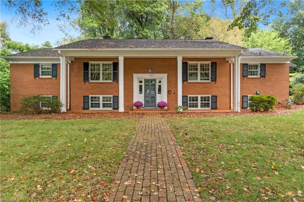 325 Banbury Road, Winston-salem, NC 27104