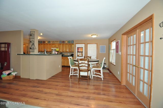 336 Arlington Avenue N, Bayville, NJ 08721